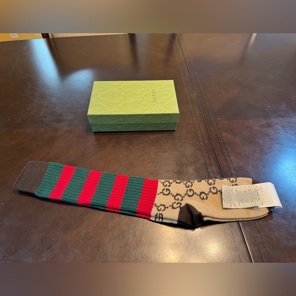 New Authentic Gucci GG Supreme Logo Green Red Socks Size M - Picture 2 of 10